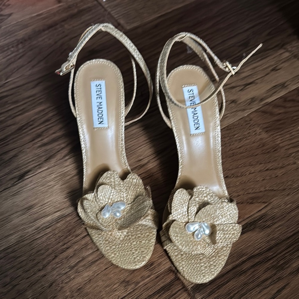 Steve Madden Gold Heels with Decorative Bow